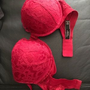 34D Victoria’s Secret Red Lace Push Up Bra New